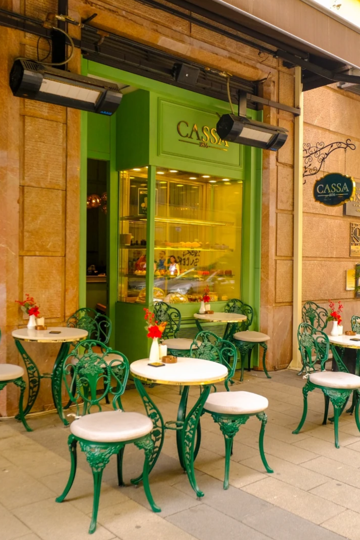 Cassa 1836 Karaköy coffee dış mekan oturma alanı İstanbul kafe